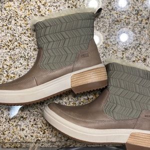 NWT Merrill Sz 7 Winter Boots